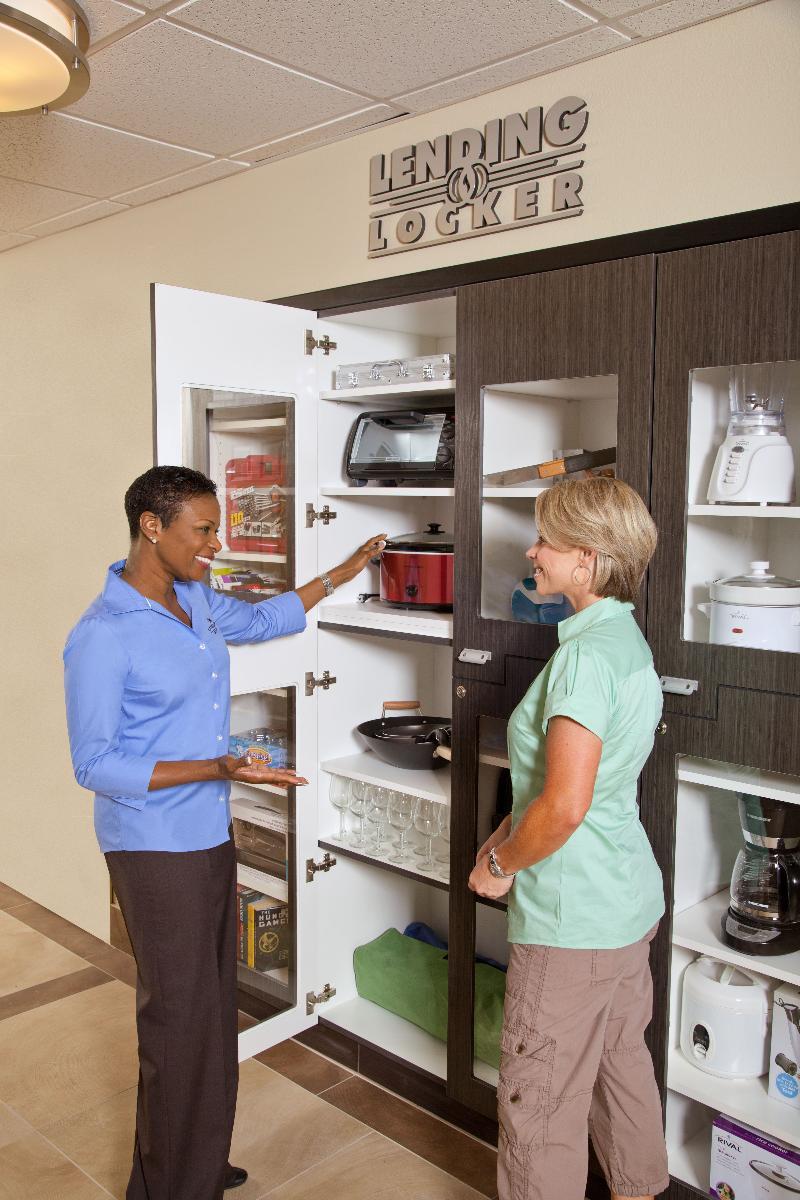 Candlewood Suites Philadelphia - Airport Area By Ihg Chester Eksteriør billede
