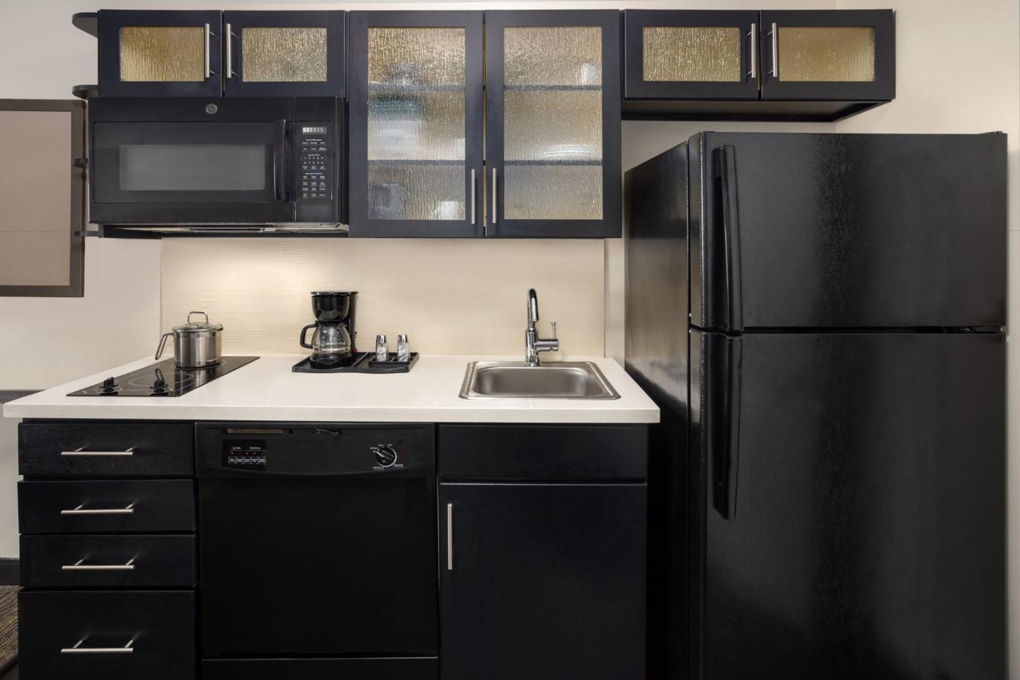 Candlewood Suites Philadelphia - Airport Area By Ihg Chester Eksteriør billede