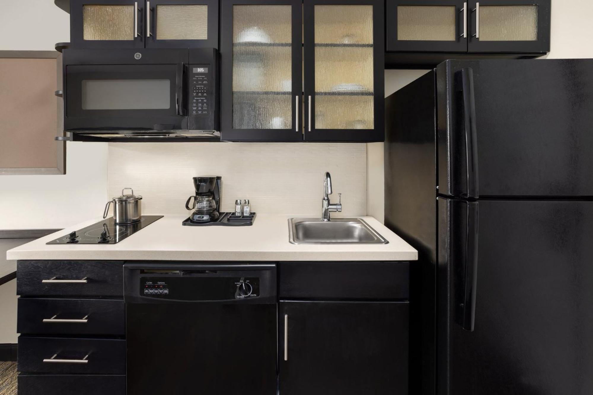 Candlewood Suites Philadelphia - Airport Area By Ihg Chester Eksteriør billede