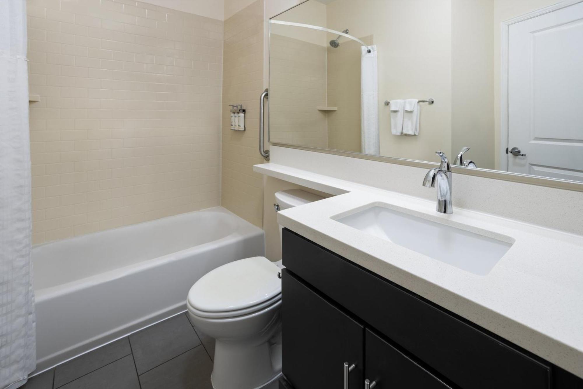 Candlewood Suites Philadelphia - Airport Area By Ihg Chester Eksteriør billede