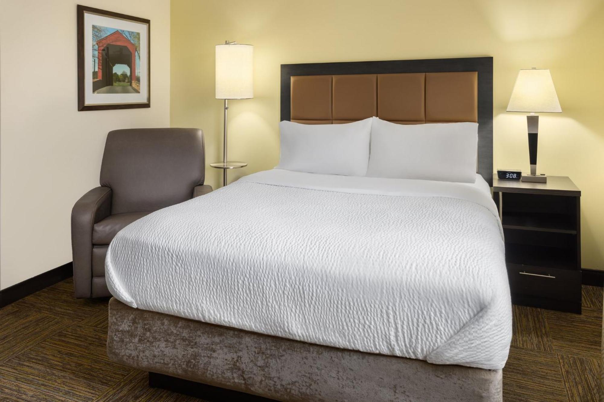 Candlewood Suites Philadelphia - Airport Area By Ihg Chester Eksteriør billede